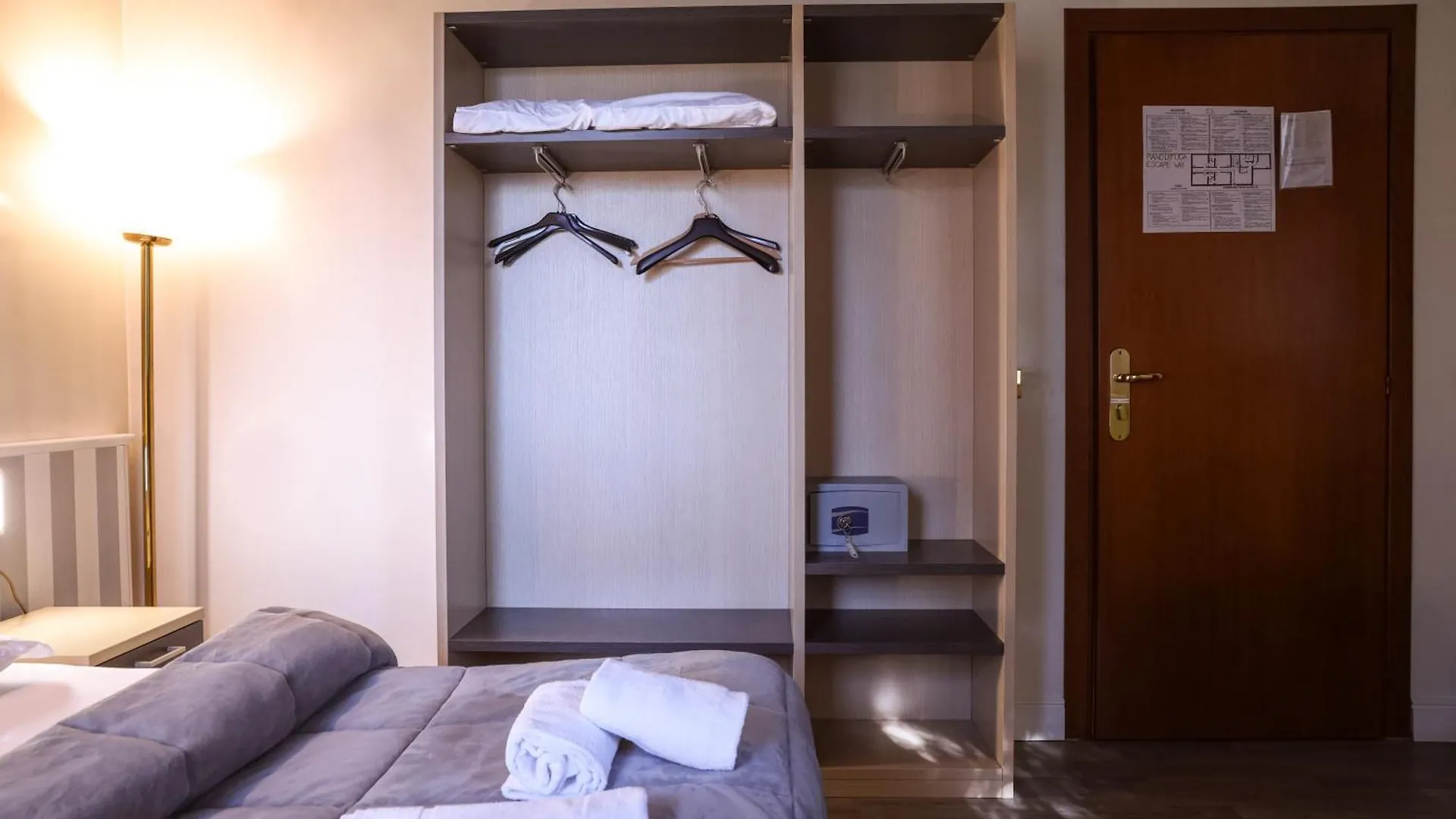 Hotel Villa Sara ميستر