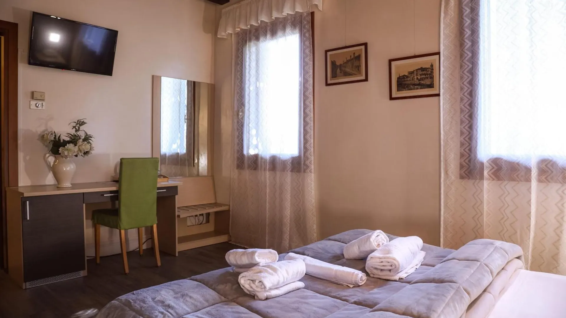Hotel Villa Sara ميستر