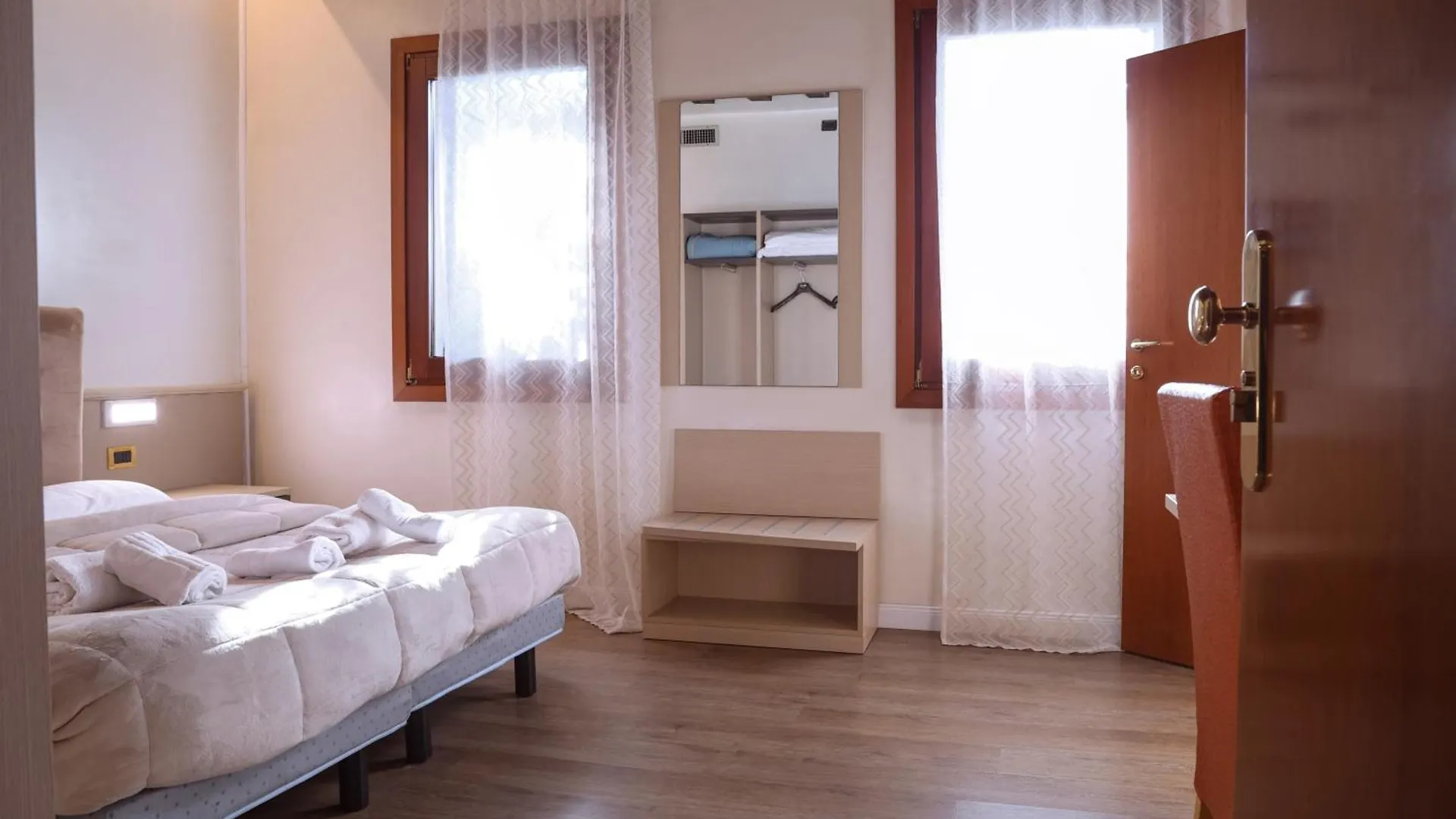 Hotel Villa Sara Местре 3*,  Италия