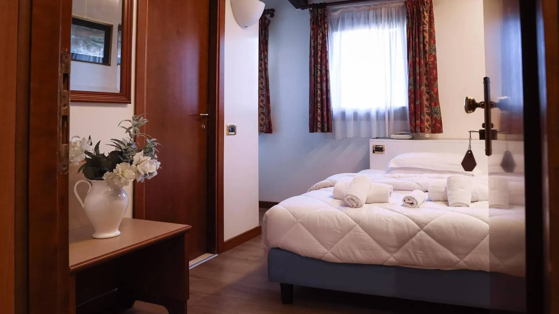 Hotel Villa Sara ميستر