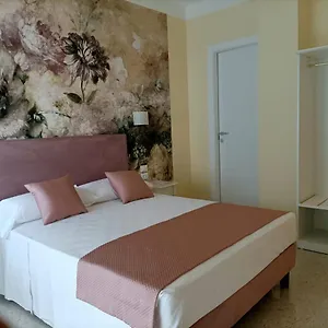 2* Gasthof Train Station Venice - Atika & Atif